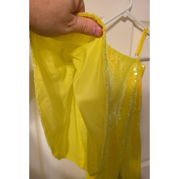 Girls Yellow/Gold Glitter Dress - Party/Formal 36' Inches (H) - 14' In (W) - Picture 3 of 6